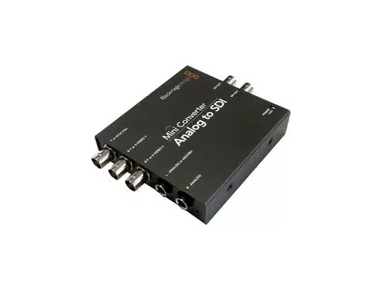 Blackmagic Analog zu SDI Konverter / Wandler mit mehreren Ein- und Ausgängen sowie klar beschrifteten Bedienelementen, auf einem weißen Hintergrund. Das kompakte Gerät eignet sich ideal zum Kaufen oder Mieten für professionelle, flexible Videoproduktionen.