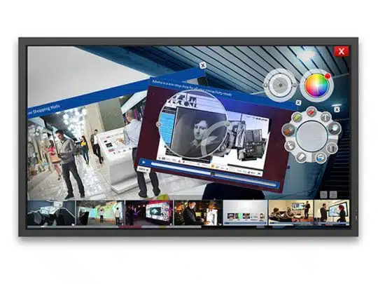 NEC MultiSync E705 SST 70 Zoll 6-Punkt Multitouch Display (Neuware) zeigt auf seinem großen Bildschirm eine geöffnete Foto-Editing-Software mit mehreren Werkzeug-Listen und Bildfenstern. Das moderne Touchdisplay eignet sich ideal zum Kaufen oder Mieten für kreative Arbeiten, z.B. im Einkaufszentrum oder Studio.