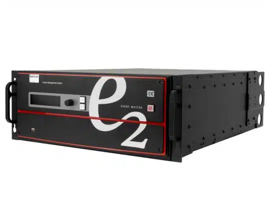 Barco E2 Gen2 Presentation Switcher (Neuware) im schwarzen Gehäuse mit Frontgriffen, Displaypanel und großem "e2"-Logo auf der Vorderseite; professionelle AV-Steuerung zum Kaufen oder Mieten.