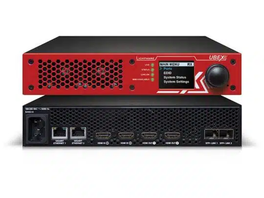 Front- und Rückansicht des Lightware UBEX Geräts, ideal zum Mieten oder Kaufen. Die Vorderseite zeigt ein rotes Panel mit Lüftungsschlitzen, Display und Bedientasten; die Rückseite bietet HDMI-, Ethernet-, SFP+- und Stromanschlüsse.