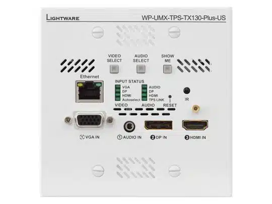 Lightware WP-UMX-TPS-TX130-Plus-US Wandanschlussfeld in Frontansicht, verfügbar zum Mieten oder Kaufen, mit Ethernet-, VGA-, DisplayPort- (DP), HDMI-Anschlüssen, Audio-Eingang, IR-Schnittstelle, Steuertasten und Status-LEDs. Das professionelle Anschlussfeld eignet sich ideal für Meetingräume und Multimedia-Präsentationen.