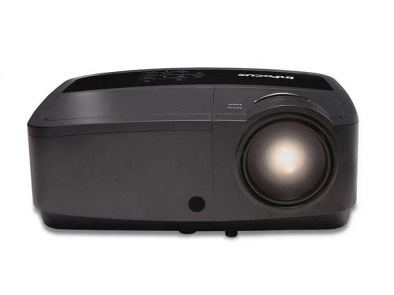 InFocus IN118HDxc Beamer mit 3.200 Lumen - schwarzer Full-HD-Projektor, große Linse rechts, Bedientasten oben, Neuware auf weißem Hintergrund.