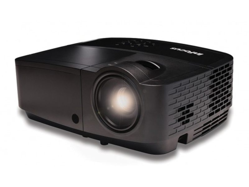 InFocus IN118HDxc Digitalprojektor (Neuware) in Schwarz mit großem Frontobjektiv, 3.200 Lumen Helligkeit, präsentiert auf weißem Hintergrund - ideal zum Kaufen oder Mieten für brillante Präsentationen.