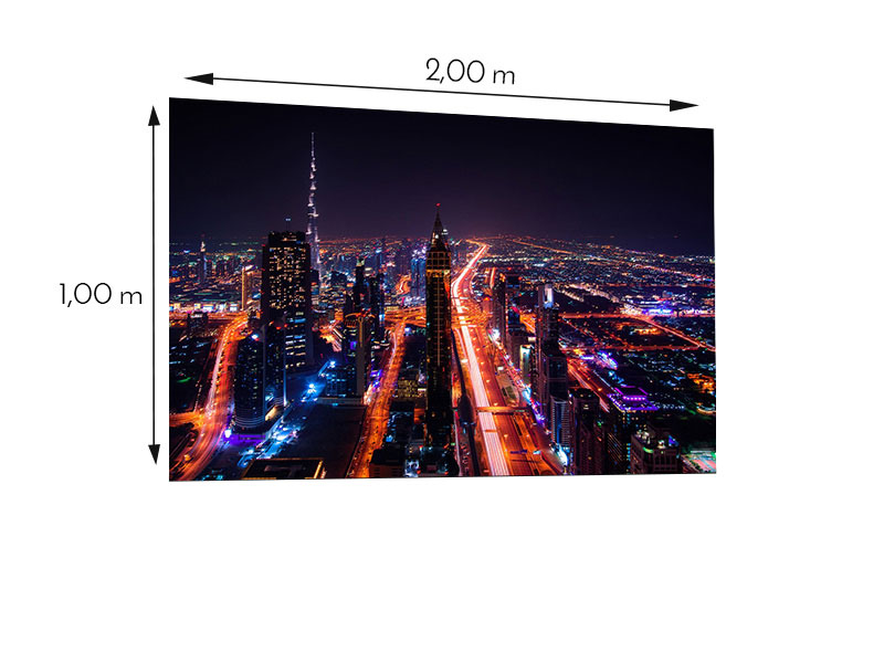 LED Wand 2m x 1m INFiLED ER5pro (5.9mm Pixelabstand) mit Fotografie eines nächtlichen Stadtbilds, leuchtenden Straßen und Hochhäusern; Messlinien und Labels zeigen die Abmessungen - ideal zur Miete oder zum Kauf für moderne Raumgestaltung.