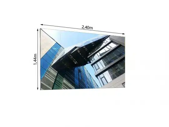 LED Wand 2.40 m x 1.44 m - LEDCON SL-3.75SI mit 3,75 mm Pixelabstand zur Miete; das rechteckige LED-Display eignet sich ideal für moderne Glas- und Stahlkonstruktionen, Bindeglied zwischen Architektur und Technik; auf dem Bild ist die schwarze, großformatige Anzeigetafel freistehend vor neutralem Hintergrund zu sehen.