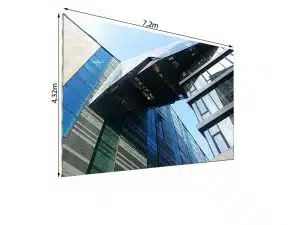 LEDCON SL-3.75SI LED Wand, 7,20 x 4,32 Meter und 3,75 mm Pixelpitch, zur Miete an moderner Gebäudefassade montiert; die außen angebrachte LED-Videowand mit Glas- und Metallverkleidung zeigt deutlich beschriftete Maße von 7,2 m Breite und 4,32 m Höhe. SEO-Schlagworte integriert: LED Videowand mieten, LEDCON SL-3.75SI, Außenbereich Fassade.