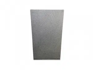 Schwarzes Rednerpult Modell V2/49 steht aufrecht vor weißem Hintergrund; modernes Design, ideal zum Mieten für Veranstaltungen wie Konferenzen oder Präsentationen.