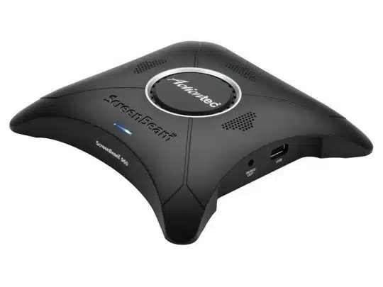 ScreenBeam 960 Wireless Display Receiver in Schwarz, mit abgerundeter quadratischer Form, sichtbaren beschrifteten Anschlüssen, LED-Anzeige und ScreenBeam-Logo auf der Oberseite - ideal zum Mieten oder Kaufen für professionelle kabellose Bildschirmübertragungen im Unternehmen.