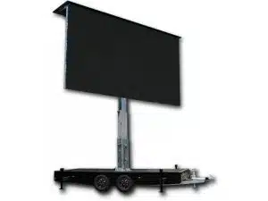 LED Trailer Cabrio 23m² (6,40m x 3,60m) mit großer V:LED VSF6 LED-Leinwand auf zweiachsigem Anhänger mit Stützfüßen, ideal zum Kauf oder zur Miete (gebraucht), freigestellt vor weißem Hintergrund.
