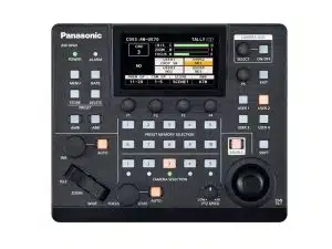 Die Panasonic AW-RP60GJ ist eine professionelle Remote-Kamerasteuereinheit für PTZ-Kameras. Das Gerät verfügt über zahlreiche Tasten, Drehregler und ein übersichtliches Display zur Anzeige und Steuerung von Kameraeinstellungen - ideal zum Mieten für präzise Kameraoperationen im Studio oder bei Live-Events.