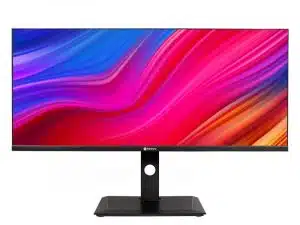 Widescreen-Computer-Monitor mit dünnem Rahmen, genannt [Produktname], zeigt ein lebendiges, farbenfrohes abstraktes Hintergrundbild in Rosa-, Rot-, Blau- und Orangetönen. Der Monitor steht auf einem schwarzen rechteckigen Standfuß und ist zum Mieten oder Kaufen erhältlich.