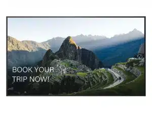 Sonnenaufgang über Machu Picchu - die antiken Inka-Ruinen und umliegenden Berge im Morgenlicht, im Vordergrund weißer Schriftzug: "JETZT IHRE REISE BUCHEN ODER AUSFLUG Mieten!" Perfektes Bild für Peru Rundreisen oder geführte Ausflüge nach Machu Picchu.