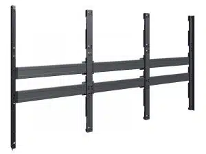 Schwarze Metall-Wandhalterung mit drei vertikalen Schienen und zwei horizontalen Streben, speziell entwickelt zur stabilen Befestigung großer Geräte oder mehrerer Bildschirme. Ideal für professionelle Anwendungen, bei denen ein stabiles Halterungssystem benötigt wird. Das Produkt ist vor weißem Hintergrund abgebildet.