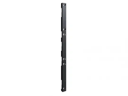 Schwarzer, schmaler Metall-Montagewinkel (Mounting Bracket) mit mehreren Aussparungen und Bohrungen, ideal zum Mieten oder Kaufen; das Produkt ist hochkant vor weißem Hintergrund fotografiert.