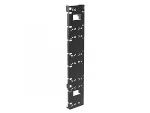 Schwarze, hohe und schmale Metallhalterung für die Montage von Elektronik- oder Netzwerkausrüstung, mit mehreren Aussparungen und Befestigungsschlitzen - ideal als Rackmount-Bracket für den professionellen Einsatz, zum Kaufen oder Mieten.