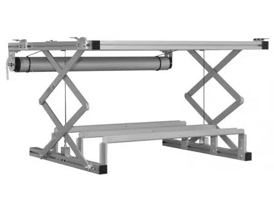 Metall-Scherenhubtisch mit rechteckiger Plattform und zylindrischer Walze unten; die solide Konstruktion besteht aus gekreuzten Metallstreben und robuster Basis - ideal zum Heben, Senken oder Transportieren schwerer Lasten, perfekt für Industrie und Lagerlogistik.