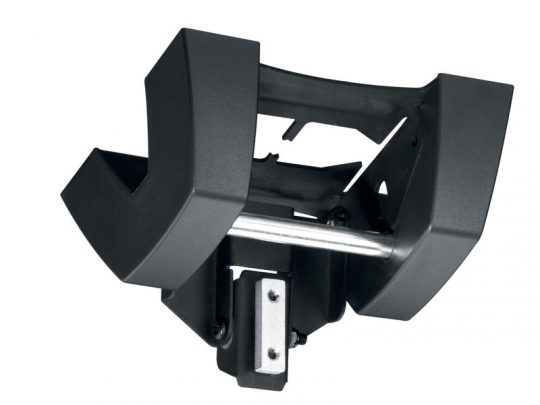 Nahaufnahme eines schwarzen Gabelstapler-Anbaugeräts, dem sogenannten Paper Roll Clamp (Papierrollenklammer), zum sicheren Greifen und Transportieren großer, zylindrischer Papierrollen - ideal zum Mieten oder Kaufen.