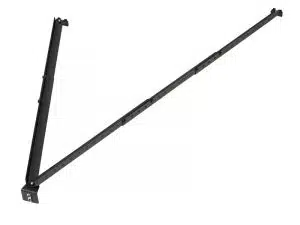 Schwarze, V-förmige Metall-Halterung mit verstellbaren Einkerbungen und Montageplatten an den Enden, abgebildet auf weißem Hintergrund. Ideal zum Mieten oder Kaufen für flexible Montageanforderungen. Perfekt als stabile Universal-Stützhalterung für verschiedene Anwendungen.