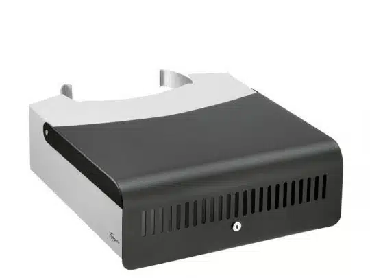 Metallbriefkasten zur Wandmontage mit schwarzer Front, horizontalen Lüftungsschlitzen, Schloss und gebogenem silbernen Deckel - ideal zum Kaufen oder Mieten.