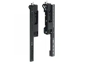 Zwei schwarze, vertikale Metall-Halterungen (Montagewinkel) mit mehreren Löchern und Verstellmöglichkeiten stehen nebeneinander auf weißem Hintergrund. Die robusten Halterungen eignen sich ideal zum Mieten oder Kaufen und dienen zur sicheren Montage oder Befestigung von technischem Equipment.