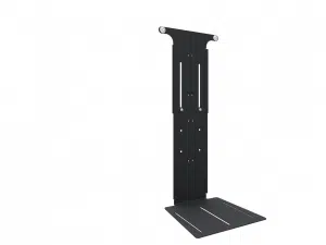 Schwarzer Metall-Vertikalständer mit flacher Basis und mehreren Löchern und Schlitzen zur Montage, ideal zum Halten von elektronischen Geräten oder Equipment, isoliert vor weißem Hintergrund - Produkt jetzt kaufen oder mieten.