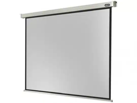 Motorleinwand Celexon Professional (Neuware) mit weißer Projektionsfläche und schwarzem Rand, ausgefahren aus rechteckigem Metallrahmen an der Wand - moderne, elektrische Beamerleinwand zum Kaufen für klare Projektionen in Heimkino oder Büro.