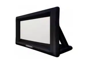 Produktbild der Celexon Outdoor Leinwand (Neuware): Zu sehen ist eine weiße Projektionsfläche mit schwarzem Rahmen und stabilen, dreieckigen Standfüßen. Das celexon-Logo ist auf dem Gestell sichtbar - ideal als mobile Leinwand für Outdoor-Events, Präsentationen oder Heimkino im Freien.