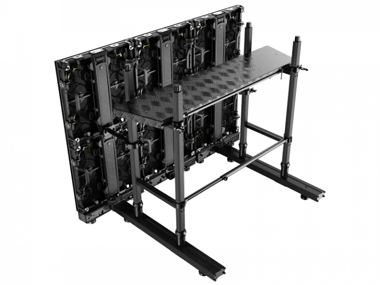 Rückansicht eines modularen LED-Videowand-Systems auf stabilem Metallrahmen mit gitterförmiger Plattform für Wartungszugang; sichtbare Verkabelung und Verbindungen der LED-Panels. Ideal zum Kaufen oder Mieten für professionelle Events oder Präsentationen.