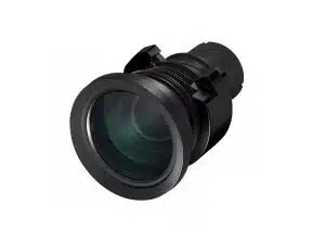 Produktbild: Schwarzes Kamera- oder Projektorobjektiv (Lens), freigestellt vor weißem Hintergrund. Das Objektiv zeigt sichtbare Glaselemente und Fokusringe, ideal zum Mieten oder Kaufen - perfekte Wahl für hochwertige Foto- und Videoaufnahmen.