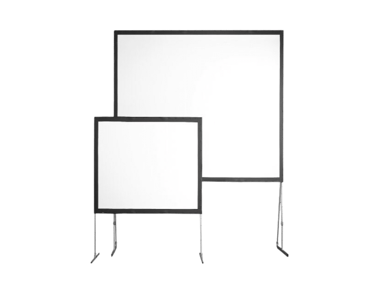 Zwei rechteckige, weiße Projektionsleinwände mit schwarzem Rahmen und schmalen Standbeinen, perfekt zum Kaufen oder Mieten; eine kleinere Leinwand steht vor einer größeren, beide aufrecht stehend vor transparentem Hintergrund.