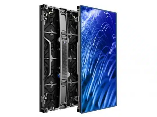 LED Wand Modul 3.9mm Unilumin URMIII 03 BF (0,50x1,00m) zur Miete: Auf dem Bild ist ein LED-Modul mit blau-weißem Motiv vorne und die schwarze Rückseite eines zweiten Moduls mit sichtbarer interner Struktur zu sehen. Perfekte Lösung für hochauflösende LED Videowände auf Events.