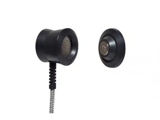 USO Einhandhörer - schwarzer, wandmontierter Lautsprecher mit angeschlossenem Spiralkabel, neben runder Magnethalterung auf weißem Hintergrund; ideal zum Kaufen oder Mieten für barrierefreie Audioanwendungen.