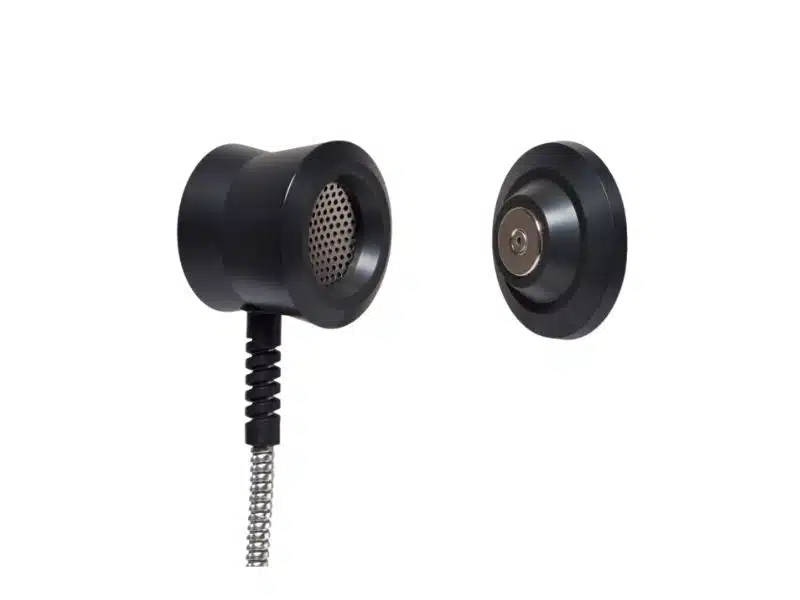 USO Einhandhörer - schwarzer, wandmontierter Lautsprecher mit angeschlossenem Spiralkabel, neben runder Magnethalterung auf weißem Hintergrund; ideal zum Kaufen oder Mieten für barrierefreie Audioanwendungen.