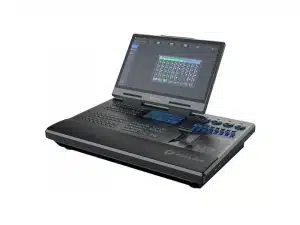 Der Event-Controller - PIXELHUE U5 wird schräg auf weißem Hintergrund gezeigt. Das Gerät hat einen großen Touchscreen, zahlreiche Tasten, Drehregler und Schieberegler und eignet sich ideal für professionelle Audioanwendungen zum Mieten oder Kaufen.