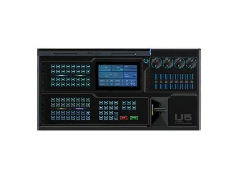 Event-Controller PIXELHUE U5 - Frontansicht des neuen Steuerpults mit zahlreichen Tasten, Drehreglern, Schiebereglern und einem zentralen Touchscreen; übersichtlich beschriftete Bedienbereiche. Ideal zum Kaufen oder Mieten für professionelle Eventsteuerung.