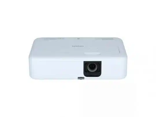 Weißer Epson Beamer, frontal abgebildet mit Linse rechts und glattem, rechteckigem Gehäuse - perfekter Projektor für hochwertige Präsentationen, zum Kaufen oder Mieten.
