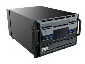 Schwarzes, kastenförmiges Server-Rack-Gerät mit silbernen seitlichen Griffen, zentralem Touchscreen und weißer Aufschrift "PIXELHUE Q8" - Seamless Switcher. PIXELHUE Q8 als Neuware jetzt kaufen oder mieten.
