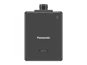 Panasonic PT-RQ35K Beamer - schwarzer, rechteckiger 3-Chip DLP-Projektor mit 32.000 Lumen, sichtbarem Lüftungsrohr oben und gut erkennbaren Panasonic-Logo auf der Front; professionelle Projektionstechnik ideal zur Vermietung.