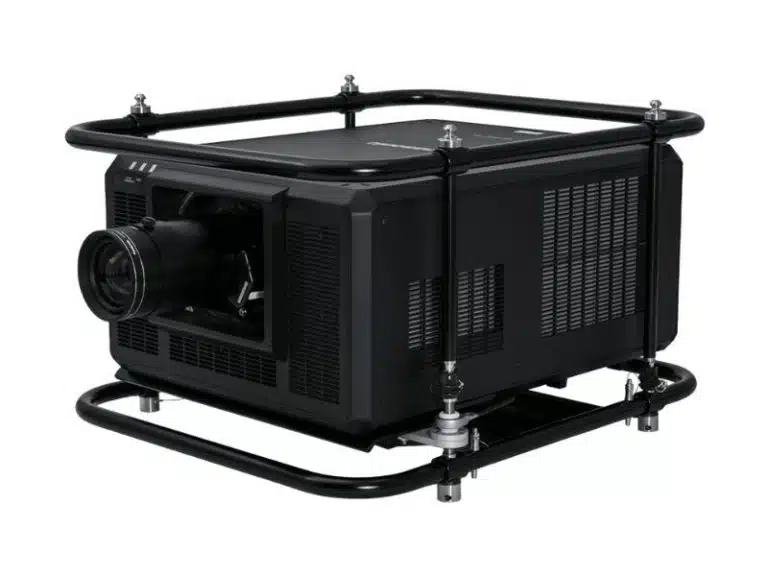 Panasonic PT-RQ35K 3-Chip DLP Projektor in Schwarz mit stabilem Metallgehäuse und seitlichem Schutz; leistungsstarker 32.000 Lumen Event- und Industrie-Beamer, ideal für professionelle Vermietung.