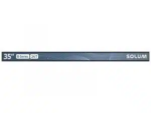 Solum Newton Signage B35A - 35 Zoll FHD Bar Display als schmales, breites Digitaldisplay mit dem Schriftzug "35 Zoll FHD Bar Display - Solum Newton Signage B35A (Neuware) kaufen" links und dem SOLUM Logo rechts auf blau-grauem Hintergrund, ideal zum Kaufen oder Mieten.