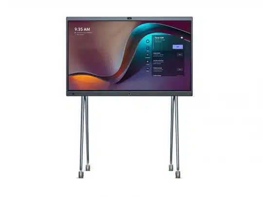 Das Produktbild zeigt das Yealink MeetingBoard, ein 65 Zoll All-in-One Videokonferenzgerät (Neuware). Das große Display steht auf vier schmalen Metallbeinen und zeigt um 9:35 Uhr eine benutzerfreundliche Meeting-Oberfläche mit Details zum anstehenden Video-Meeting. Über dem Bildschirm befindet sich eine integrierte Kamera für hochwertige Videoübertragungen - ideal zum Kaufen oder Mieten für moderne Konferenzräume.