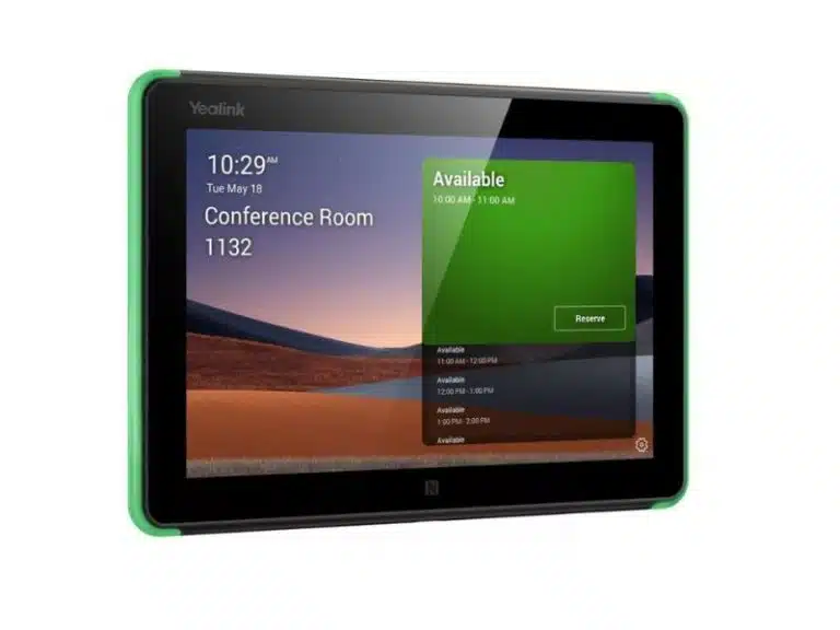 Yealink RoomPanel Touch Panel zeigt Buchungsinformationen für den Konferenzraum 1132, inklusive Uhrzeit, Datum, Status "Verfügbar" und grünem "Reservieren"-Button auf der rechten Seite zum Mieten oder Kaufen des Raums.