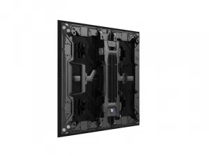Eine schräge Rückansicht des schwarzen Unilumin URMIII 03 MK2 Pro 45° XC LED-Wandmoduls 3,9 mm (0,50 x 0,50 m) mit Lüftungsschlitzen, Griffen und Montageteilen auf der rechteckigen Rückseite.