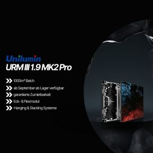 Promotionsgrafik für das Unilumin URM III 1.9 MK2 Pro LED Display vor schwarzem Hintergrund; zu sehen ist ein Teil des LED-Moduls sowie eine Liste der wichtigsten Funktionen auf Deutsch, darunter Verfügbarkeit und Systemkompatibilität - ideal zum Mieten oder Kaufen.