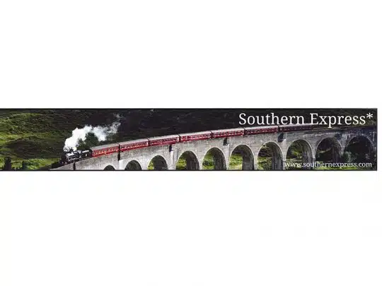 Dampflok mit roten Waggons überquert ein steinernes Viadukt in grüner Landschaft; oben rechts steht "Southern Express" und die Website www.southernexpress.com.