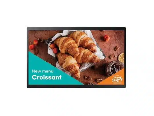 Digitales Menüdigital zeigt einen Korb mit frischen Croissants auf Backpapier, umgeben von Kirschtomaten, Nüssen und einer Glas-Marmelade. Auf einem türkis-orangen Banner steht "New menu Croissant" und "The Bakery". Ideal für Frühstücksangebote in Bäckereien.