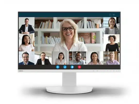 Ein Computer-Monitor zeigt eine Videokonferenz mit zehn lächelnden, vielfältigen Personen in einzelnen Fenstern - ideal für virtuelle Meetings oder Online-Gruppendiskussionen. Monitor-Modell: [Produktname einfügen], perfekt für Homeoffice und Videokonferenzen.