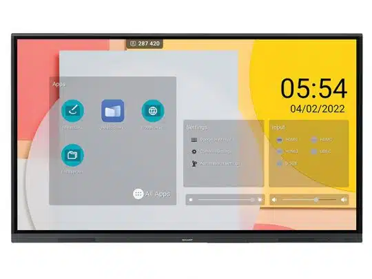 Digitales Smartboard - Startbildschirm zeigt App-Symbole, Einstellungen, Eingangsquellen sowie Uhrzeit (05:54) und Datum (04.02.2022) auf buntem abstraktem Hintergrund; interaktiver Touchscreen für Präsentationen und Unterricht.