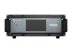 Pixelhue P80 Seamless Switcher, neu: Zentrale Anzeige, Bedientasten, zwei schwarze Griffe, elegantes Metallpanel, Frontansicht.