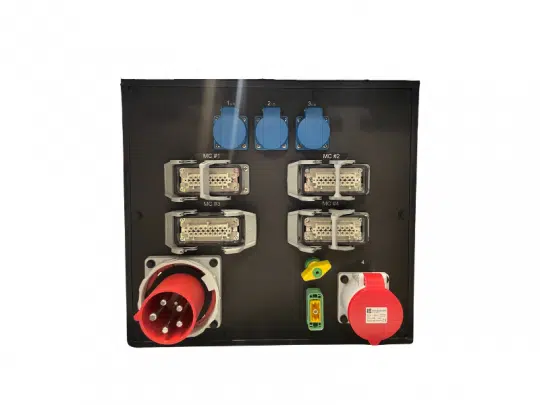Strom-Unterverteilung 63A CEE-Rot mieten: Schwarzer Kasten mit 4 grauen Anschlüssen, blauen Steckdosen, roten und Erdungsanschluss.